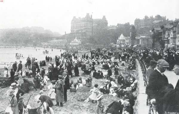 Engeland, 1915, Scarborough, De door Duitsche schepen beschoten badplaats Scarborough aan de Oostkust van Engeland in het badseizoen, van het Noorden gezien