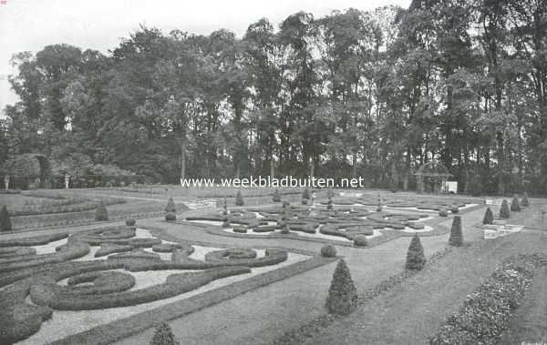 Utrecht, 1915, Breukelen, Het kasteel Nyenrode. Broderie in den tuin