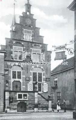 Zuid-Holland, 1915, Haastrecht, Een afscheid. Het 17e eeuwsche raadhuisje te Haastrecht