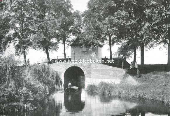 Noord-Holland, 1915, Enkhuizen, Enkhuizen's waterpoortjes. De Boerenboom, stadszijde