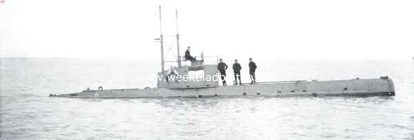 Nederland, 1915, Onbekend, Een onzen duikbooten, de K3. Deze onderzeer heeft een tonnenmaat van 150 ton en is voorzien van 3 lanceerinrichtingen. Commandant Luit. Ter Zee 2e Kl. V. Reede
