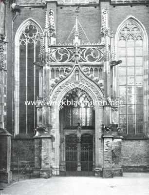 Gelderland, 1915, Zutphen, Het Maria-Portaal aan de Sint Walburgkerk te Zutfen