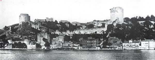 Turkije, 1915, Istanbul, De poging tot forceering van de Dardanellen. Oude Turksche versterkingen aan den ingang van den Bosporus