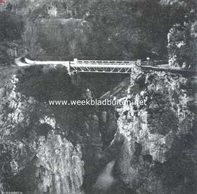 Kroati, 1915, Rijeka, Italiaansche wensen. Op de grens van Istri en Kroati: brug over de Recina-kloof bij Fiume