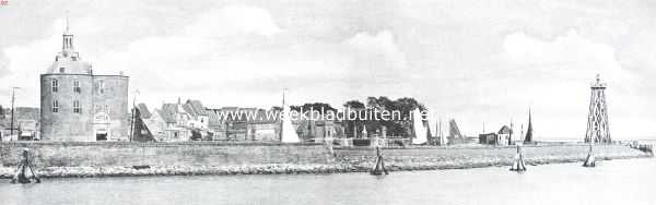 Noord-Holland, 1915, Enkhuizen, De gerestaureerde Drommedaris te Enkhuizen. Van zee uit gezien