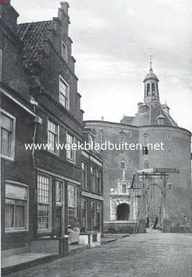 Noord-Holland, 1915, Enkhuizen, De gerestaureerde Drommedaris te Enkhuizen. Gezien van het Zuiderspui