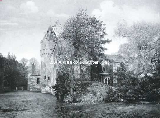 Zeeland, 1915, Domburg, Walchersche kasteelen en buitenplaatsen. Kasteel Westhove. Achterzijde met de thans wild begroeide plaats, waar zich eens de ridderzaal bevond