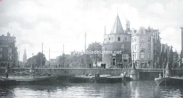 Amsterdamsche torens. De Schreierstoren. Op den achtergrond links de toren der Zuiderkerk