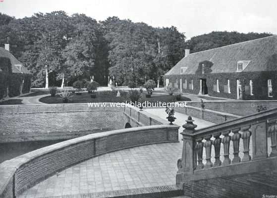 Overijssel, 1916, Eerde, Het Huis Eerde. De voorhof, gezien van het kasteel uit