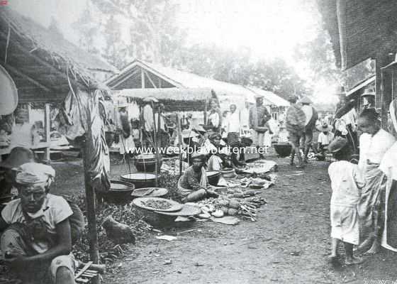 Indonesi, 1916, Onbekend, Buitenzorg en Soekaboemi. De passar te Patjet, in de nabijheid van Buitenzorg, tusschen Tjiandjoer en Sindanglaja. Hier wordt geregeld iederen Zaterdagmorgen een druk bezochte markt gehouden