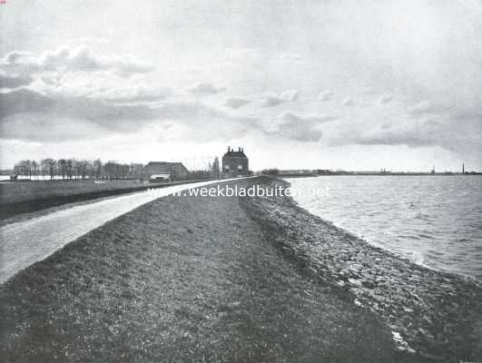 Noord-Holland, 1916, Zeeburg, Het Hoogheemraadschap van Zeeburg en Diemerdijk. Het Gemeenlandshuis gezien van het oosten. Rechts de Zuiderzee, links het Nieuwediep, bij de doorbraak in 1422 ontstaan. In het verschiet de havenwerken van Amsterdam