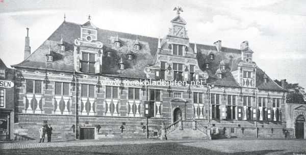 Zeeland, 1916, Middelburg, Twee steden van Walcheren. Het gebouw van het gilde der Colveniers, thans Militair Hospitaal, te Middelburg