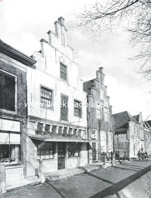 Noord-Holland, 1916, Medemblik, Medemblik de oudste. Oude gevels aan de Oosterhaven te Medemblik