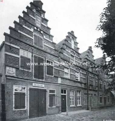 Noord-Holland, 1916, Medemblik, Medemblik de oudste. Oude pakhuizen aan de thans ingepolderde Eilands- of Pekelharingshaven