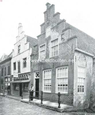 Noord-Holland, 1916, Medemblik, Medemblik de oudste. Oude huizen aan de Oosterhaven