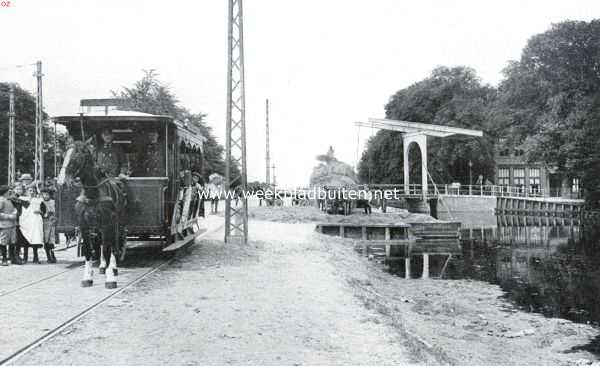 Noord-Holland, 1916, Amsterdam, Het naderend einde der laatste Amsterdamsche paardentramlijn. Een der wagens met de bles 