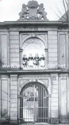 Noord-Holland, 1916, Medemblik, Medemblik de oudste. De toegangspoort van het Weeshuis aan de Torenstraat