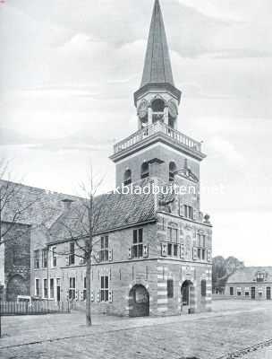 Groningen, 1916, Appingedam, Het Raadhuis te Appingedam. Daarachter de Nicolatoren