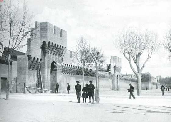 Reisherinneringen uit de Provence en de Languedoc. Middeleeuwsche muren om Avignon