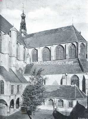 Noord-Holland, 1916, Alkmaar, Het klokkenspel. Gezicht op de Groote Kerk te Alkmaar, in welker torentje klokken van Melchior De Haze hangen