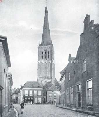 Gelderland, 1916, Doesburg, Gezicht op de toren der Ned. Herv. Kerk te Doesburg. Op dezen toren, welks spits vr 1912 een eenigszins ander gedaante had, is de eerste bliksemafleider in ons land geplaatst