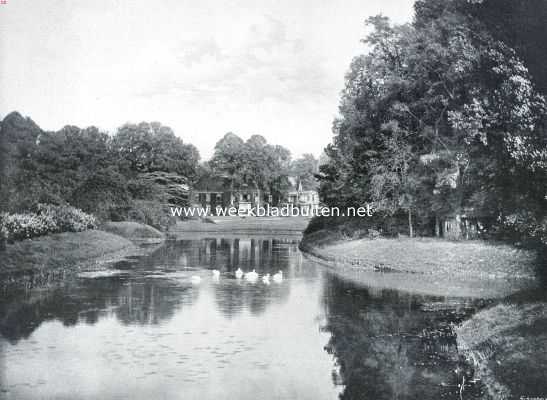 Gelderland, 1916, Vorden, Het Huis de Wildenborch. Waterpartij in het park met achterzijde van het huis
