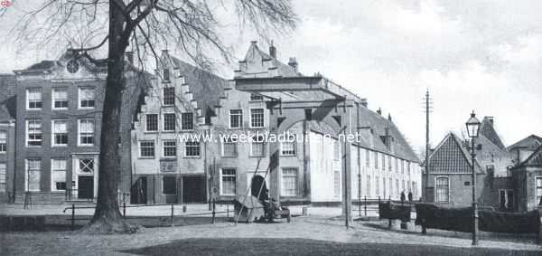 Noord-Holland, 1916, Hoorn, Hoorn, de zeshonderdjarige. Het voormalig Oost-Indisch Pakhuis aan 