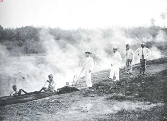 Indonesi, 1916, Onbekend, Op en bij het meer van Limbotto. Ajer Panas. Links een 