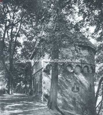 Hoorn, de zeshonderdjarige. De Maria- of Kruittoren, de eenige overgebleven verdedigingstoren van de omwalling der stad in 1508, verrijzende aan het Bolwerk tusschen Oosterpoort en Koepoortsbrug