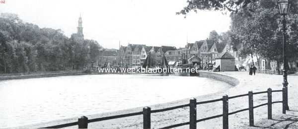 Noord-Holland, 1916, Hoorn, Hoorn, de zeshonderdjarige. Gezicht van de Oude Doelenkade op Baadland, hoofdtoren en Veermanskade