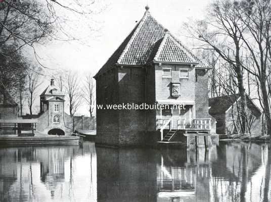 Zuid-Holland, 1917, Delft, 's Lands Kruithuis buiten Delft. Eerste (Oostelijke) toren, met op den achtergrond het Poortgebouw