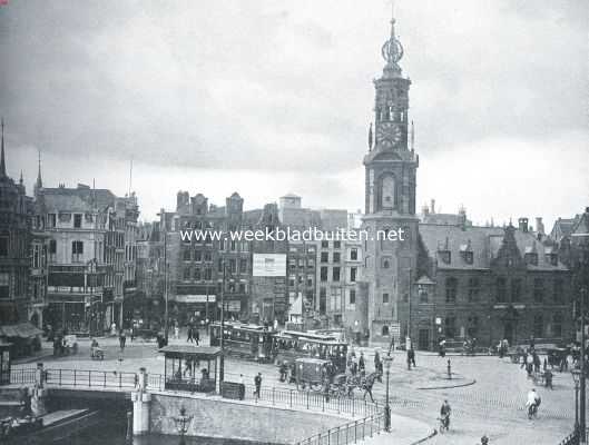 Noord-Holland, 1917, Amsterdam, De verbreeding van de Vijzelstraat te Amsterdam. Gezicht op het Sophiaplein en den nauwen ingang van de Vijzelstraat, die door afbraak van de huizen rechts verbreed wordt