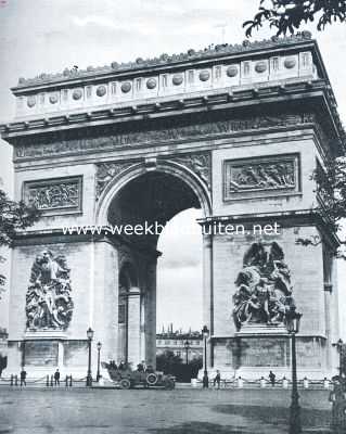 Triomfen en Triomfbogen. Arc de Triomphe de L'Etoile te Parijs, opgericht in 1806 op bevel van Napoleon als hulde aan het Fransche leger, doch eerst in 1836 voltooid