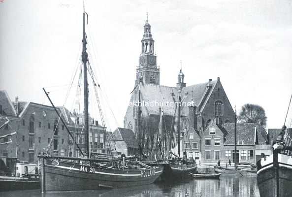 Zuid-Holland, 1917, Maassluis, De Hervormde kerken in Nederland, als zelfstandig bouwwerk gesticht. Gezicht van de haven op de Hervormde kerk te Maassluis