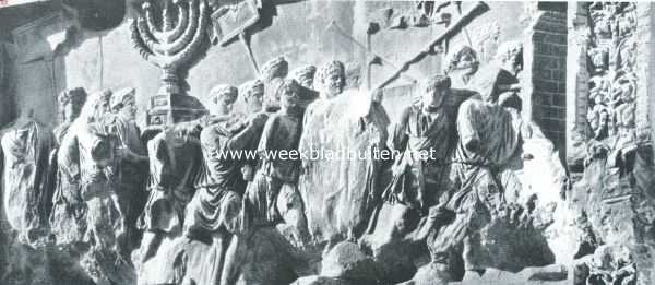 Itali, 1917, Rome, Triomfen en Triomfbogen. Het relief van den luchter of vierarmigen kandelaar in den Titus-boog te Rome. Herinnering aan de verovering van Jeruzalem door Titus Vespasianus, waarbij de luchter met andere voorwerpen uit den tempel naar Rome gevoerd werd