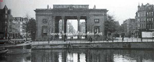 Noord-Holland, 1917, Amsterdam, Amsterdamsche poorten. De Haarlemmer- of Willemspoort (gebouwd 1839-'40) en hare tegenwoordige omgeving