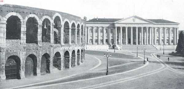 Itali, 1917, Verona, Verona. Het Victor-Emeanuelplein  -  voorheen Braplein -. Links een gedeelte van het Romeinsche Amphitheater, op den achtergrond het stadhuis