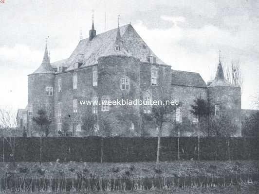 Het kasteel Ammerzoden, zooals het zich tegenwoordig aan de zuidzijde vertoont, met den kloostermuur