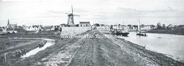 Zeeland, 1917, Zierikzee, Het meest geteisterde gedeelte van Zierikzee. Rechts de Nieuwe Haven. Gehgeel rechts de Zuidhavenpoort, geheel links het Stadhuis