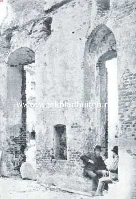 Dr. P.J.H. Cuypers met zijn medestrijder Victor de Stuers in de bouwvallen van het Kasteel de Haar, uit welks puinhoopen de bouwmeester het sprookjesachtige slot deed verrijzen, waarover wij in ons volgend nummer een geillustreerd artikel hoopen te plaatsen. Naar een fotografie in 's Rijksprentenkabinet