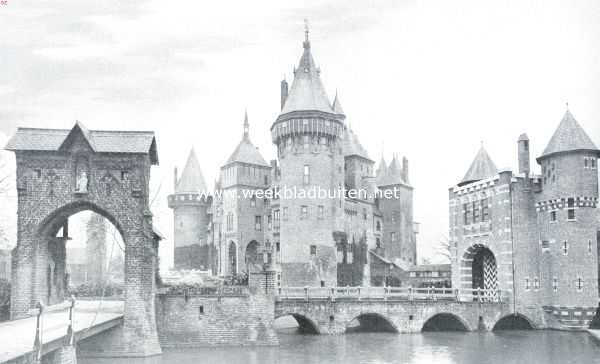 Het Kasteel de Haar met bruggen en toegangspoorten, gezien van het noorden