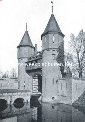 Het Kasteel de Haar. De buitenste toegangspoort