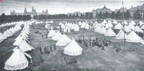 De onlusten te Amsterdam. Het militaire kamp op de terreinen der ijsclub, waar een gedeelte van de troepenmacht is gelegerd, die ter bewaking van de orde naar de hoofdstad werd gezonden