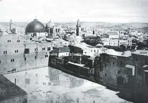 Isral, 1917, Jeruzalem, Jeruzalem. Gezicht op de binnenstad met den koepel van de Omar-moskee en den Hezekiah-vijver