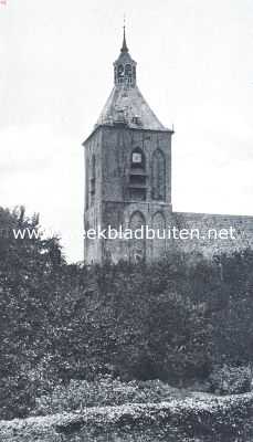 Groningen, 1917, Middelstum, De voormalige burcht Ewsum bij Middelstum. De kerktoren te Middelstum. Gebouwd door Onno van Ewsum en van een klokkenspel voorzien door Johan Lewe van Ewsum