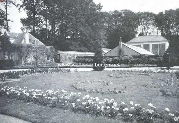 Het Hof te Staverden. Gezicht op de kassen