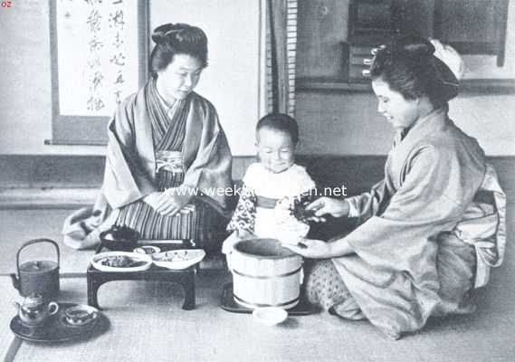 Japan, 1917, Onbekend, Japan. Maaltijd thuis. Uit:  Japan, Indrukken van Land en Volk, door H.H. van Kol
