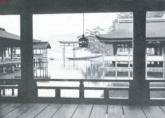 Japan, 1917, Onbekend, Japan. De tempel-corridors. Uit:  Japan, Indrukken van Land en Volk, door H.H. van Kol
