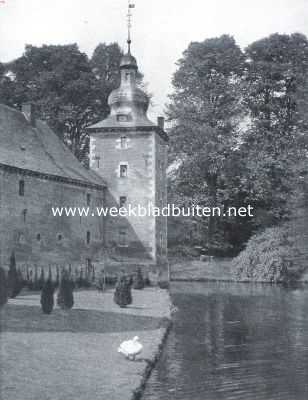 Het kasteel Nieuwburg te Gulpen. De toren van het poortgebouw met slotgracht