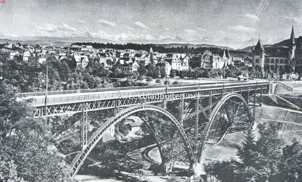 Zwitserland, 1917, Bern, Bern. Kirchenfeldbrug, met gezicht op de nieuwe stad. Geheel rechts het Historisch Museum, op den achtergrond de sneeuwbergen van het Berner Oberland